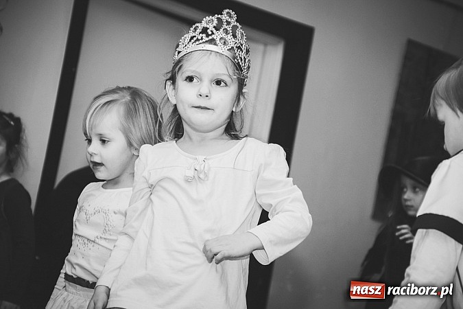 Zdjęcie w galerii na portalu naszraciborz.pl: Barwne stroje i wspólna zabawa na Balu Karnawałowym w MDK wiadomości z regionu