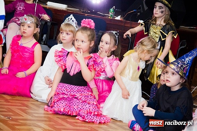 Zdjęcie w galerii na portalu naszraciborz.pl: Barwne stroje i wspólna zabawa na Balu Karnawałowym w MDK wiadomości z regionu