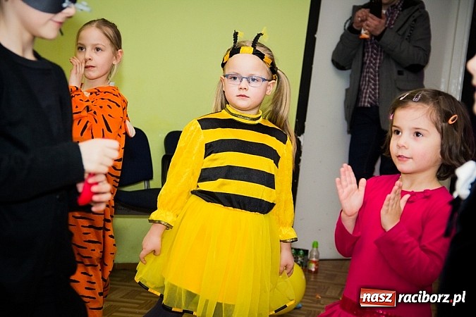 Zdjęcie w galerii na portalu naszraciborz.pl: Barwne stroje i wspólna zabawa na Balu Karnawałowym w MDK wiadomości z regionu