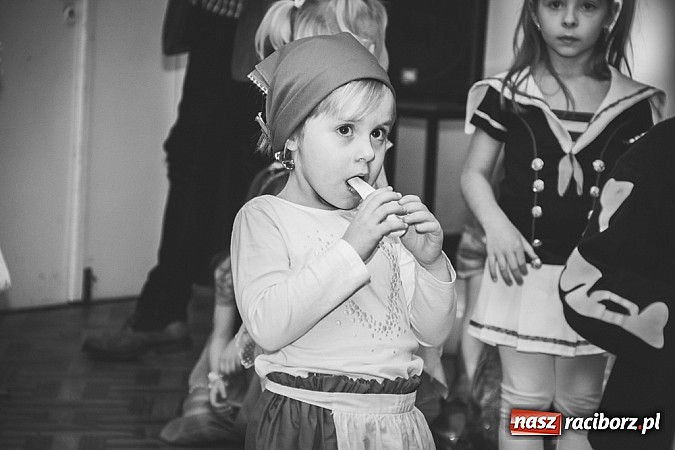 Zdjęcie w galerii na portalu naszraciborz.pl: Barwne stroje i wspólna zabawa na Balu Karnawałowym w MDK wiadomości z regionu