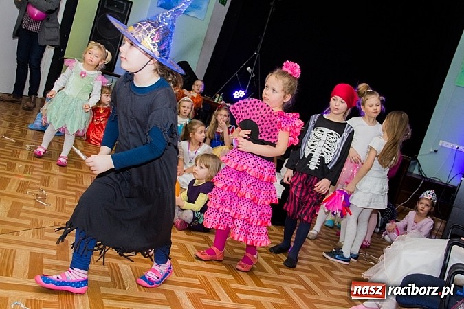 Zdjęcie w galerii na portalu naszraciborz.pl: Barwne stroje i wspólna zabawa na Balu Karnawałowym w MDK wiadomości z regionu