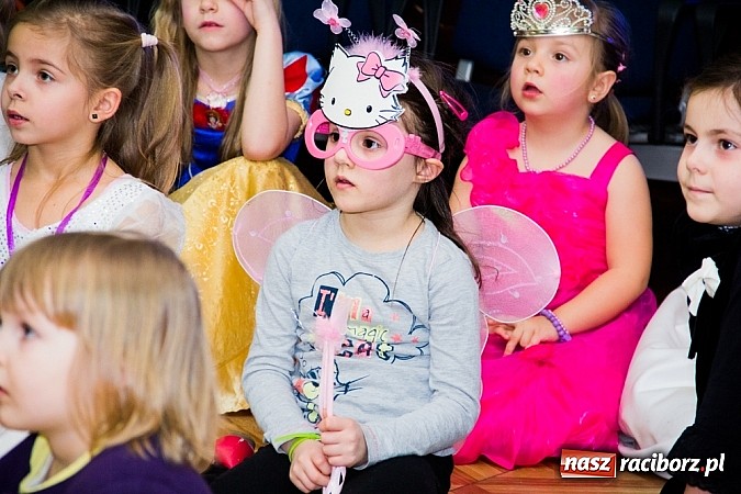Zdjęcie w galerii na portalu naszraciborz.pl: Barwne stroje i wspólna zabawa na Balu Karnawałowym w MDK wiadomości z regionu