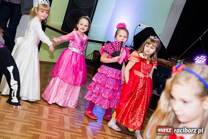 Zdjęcie w galerii na portalu naszraciborz.pl: Barwne stroje i wspólna zabawa na Balu Karnawałowym w MDK wiadomości z regionu