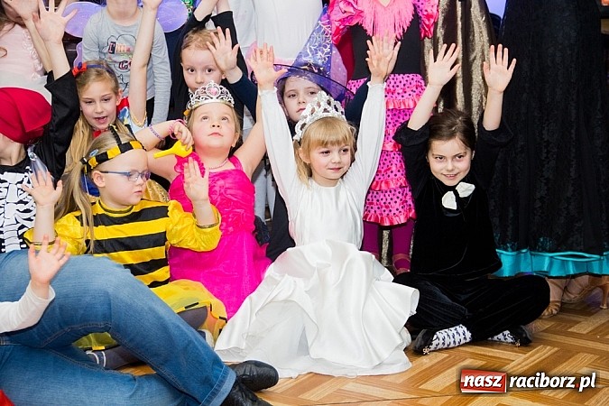 Zdjęcie w galerii na portalu naszraciborz.pl: Barwne stroje i wspólna zabawa na Balu Karnawałowym w MDK wiadomości z regionu