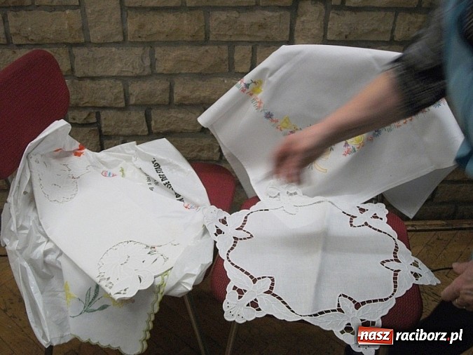 Zdjęcie w galerii na portalu naszraciborz.pl: Szkubanie pierza w Borucinie wiadomości z regionu