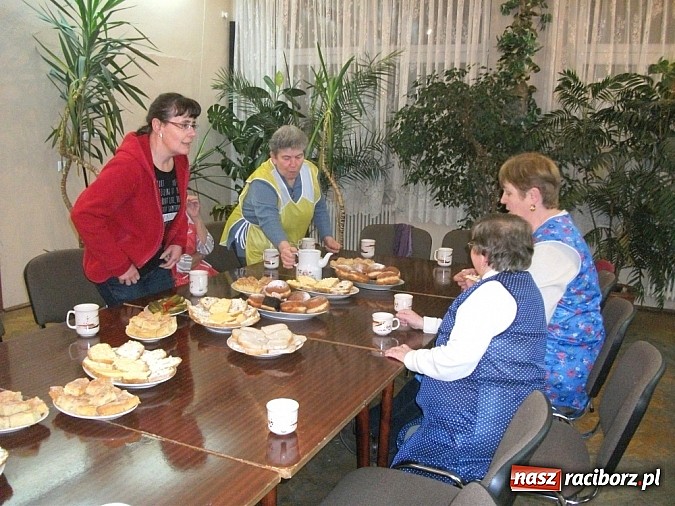 Zdjęcie w galerii na portalu naszraciborz.pl: Szkubanie pierza w Borucinie wiadomości z regionu