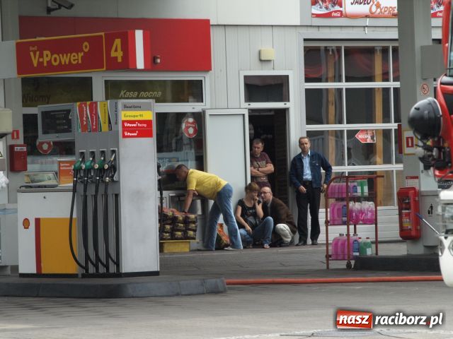 Zdjęcie w galerii na portalu naszraciborz.pl: Szaleniec ze stacji Shella obezwładniony wiadomości z regionu