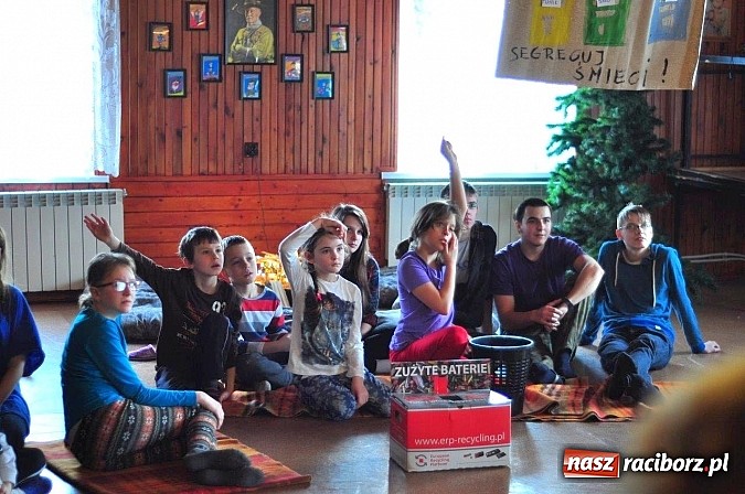 Zdjęcie w galerii na portalu naszraciborz.pl: Prezes Andrzej Pilot odwiedził uczestników zimowiska ZHP wiadomości z regionu