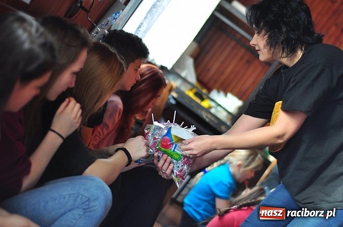 Zdjęcie w galerii na portalu naszraciborz.pl: Prezes Andrzej Pilot odwiedził uczestników zimowiska ZHP wiadomości z regionu