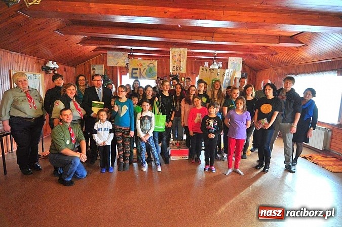 Zdjęcie w galerii na portalu naszraciborz.pl: Prezes Andrzej Pilot odwiedził uczestników zimowiska ZHP wiadomości z regionu