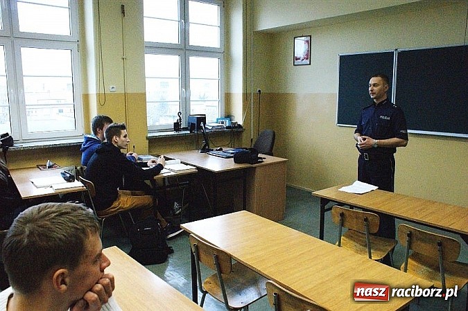 Zdjęcie w galerii na portalu naszraciborz.pl: O zasadach rekrutacji do służby w Policji  wiadomości z regionu