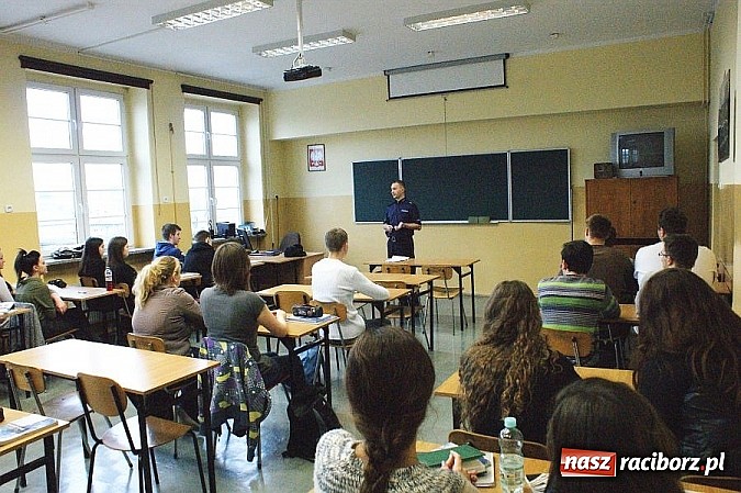 Zdjęcie w galerii na portalu naszraciborz.pl: O zasadach rekrutacji do służby w Policji  wiadomości z regionu