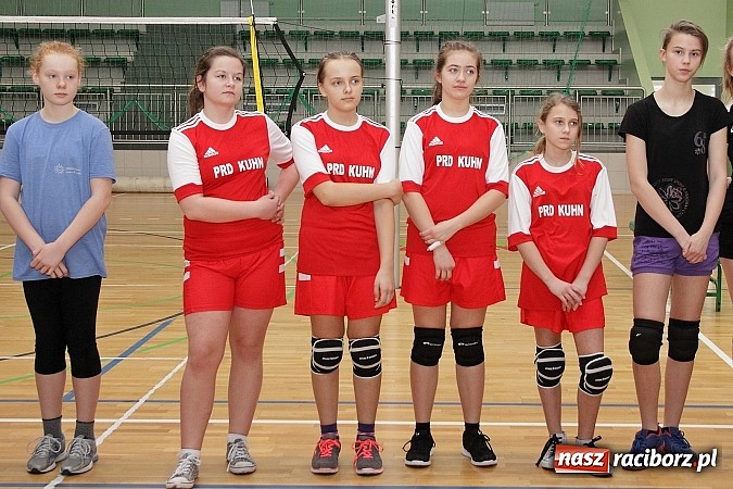 Zdjęcie w galerii na portalu naszraciborz.pl: Żeńskie dw&oacute;jki rywalizowały w Arenie Rafako wiadomości z regionu