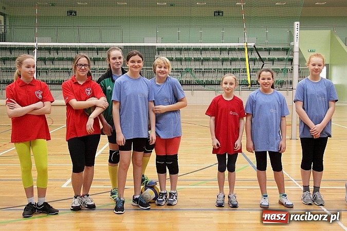 Zdjęcie w galerii na portalu naszraciborz.pl: Żeńskie dw&oacute;jki rywalizowały w Arenie Rafako wiadomości z regionu