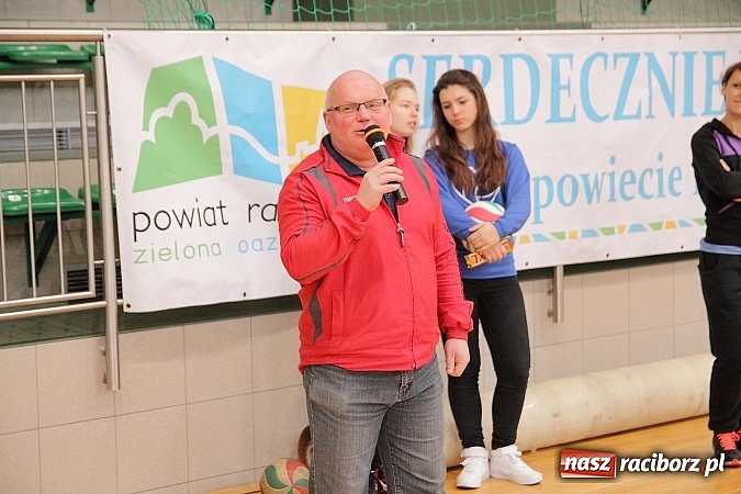 Zdjęcie w galerii na portalu naszraciborz.pl: Żeńskie dw&oacute;jki rywalizowały w Arenie Rafako wiadomości z regionu