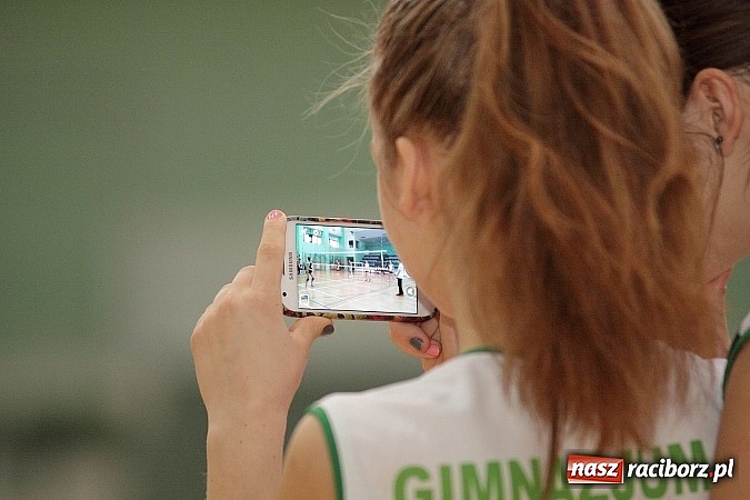 Zdjęcie w galerii na portalu naszraciborz.pl: Żeńskie dw&oacute;jki rywalizowały w Arenie Rafako wiadomości z regionu