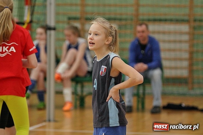 Zdjęcie w galerii na portalu naszraciborz.pl: Żeńskie dw&oacute;jki rywalizowały w Arenie Rafako wiadomości z regionu