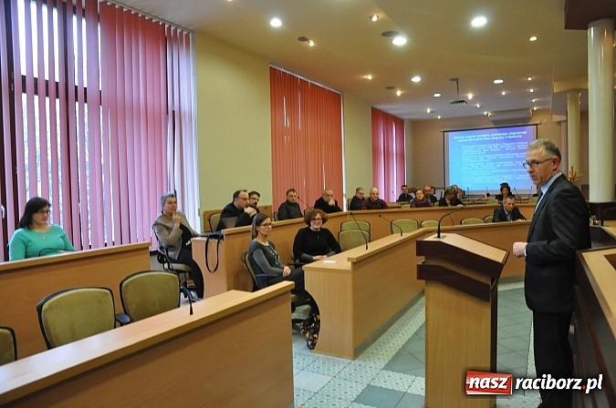 Zdjęcie w galerii na portalu naszraciborz.pl: Pierwsza debata o placu Długosza. Eksperci nie mają wątpliwości - wróćmy do historii wiadomości z regionu