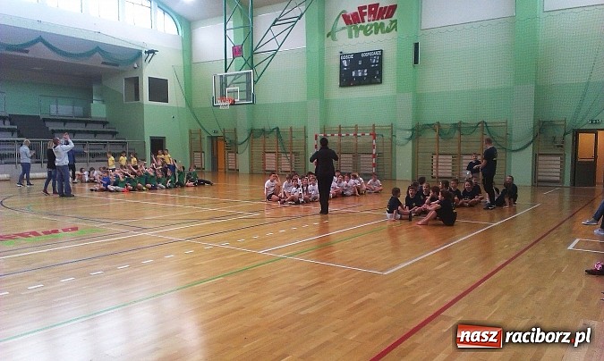 Zdjęcie w galerii na portalu naszraciborz.pl: Podstawówki grały i bawiły się na turnieju w Rafako wiadomości z regionu