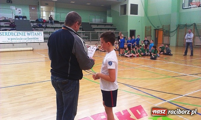 Zdjęcie w galerii na portalu naszraciborz.pl: Podstawówki grały i bawiły się na turnieju w Rafako wiadomości z regionu