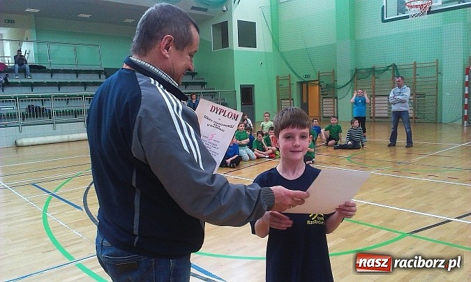 Zdjęcie w galerii na portalu naszraciborz.pl: Podstawówki grały i bawiły się na turnieju w Rafako wiadomości z regionu