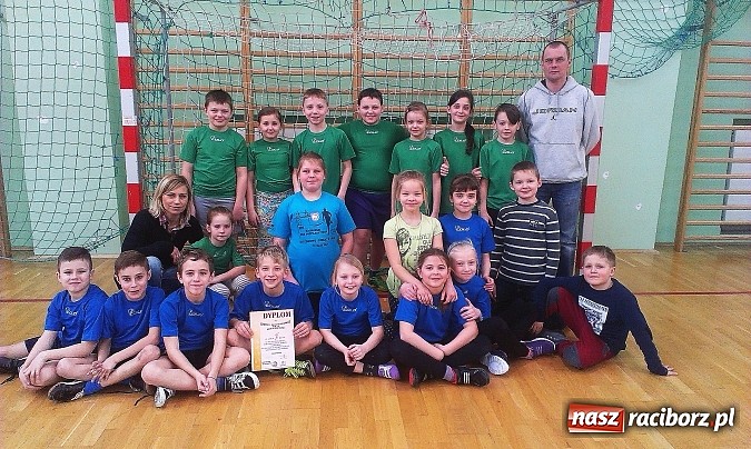 Zdjęcie w galerii na portalu naszraciborz.pl: Podstawówki grały i bawiły się na turnieju w Rafako wiadomości z regionu