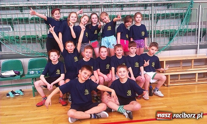 Zdjęcie w galerii na portalu naszraciborz.pl: Podstawówki grały i bawiły się na turnieju w Rafako wiadomości z regionu