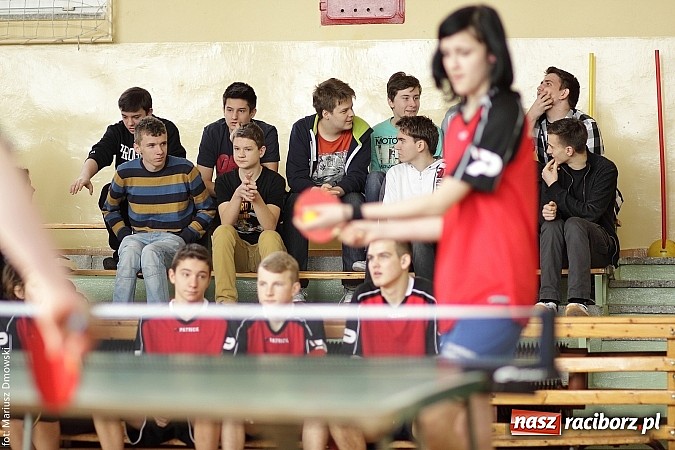 Zdjęcie w galerii na portalu naszraciborz.pl: Powiatowe zawody w tenisie stołowym w Tworkowie wiadomości z regionu