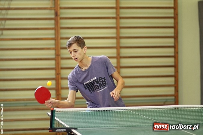 Zdjęcie w galerii na portalu naszraciborz.pl: Powiatowe zawody w tenisie stołowym w Tworkowie wiadomości z regionu