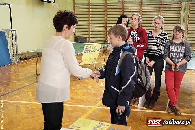 Zdjęcie w galerii na portalu naszraciborz.pl: Powiatowe zawody w tenisie stołowym w Tworkowie wiadomości z regionu