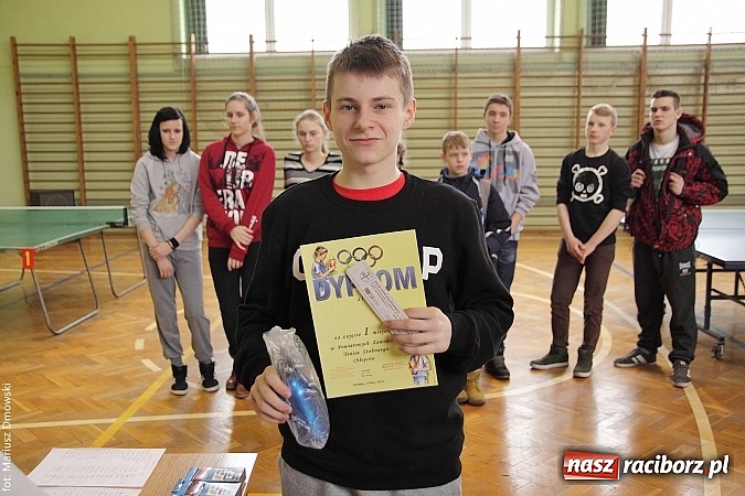 Zdjęcie w galerii na portalu naszraciborz.pl: Powiatowe zawody w tenisie stołowym w Tworkowie wiadomości z regionu