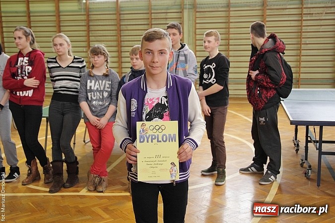 Zdjęcie w galerii na portalu naszraciborz.pl: Powiatowe zawody w tenisie stołowym w Tworkowie wiadomości z regionu