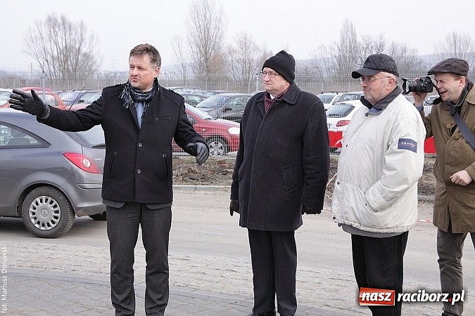 Zdjęcie w galerii na portalu naszraciborz.pl: Radni odwiedzili strefę na Ostrogu. Dowiedzieli się przy okazji, jakie zawody są w cenie wiadomości z regionu
