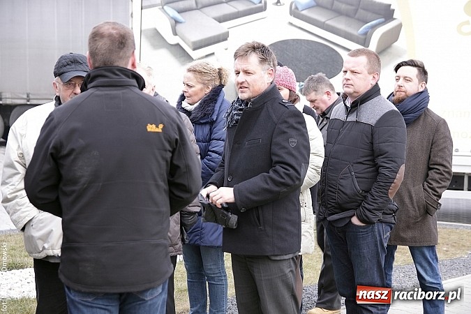Zdjęcie w galerii na portalu naszraciborz.pl: Radni odwiedzili strefę na Ostrogu. Dowiedzieli się przy okazji, jakie zawody są w cenie wiadomości z regionu