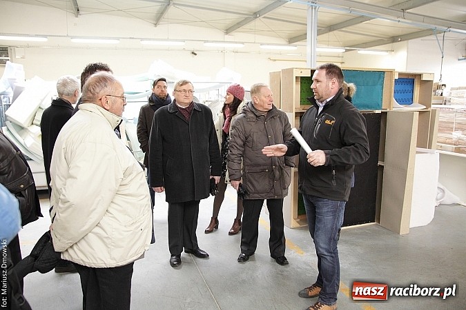 Zdjęcie w galerii na portalu naszraciborz.pl: Radni odwiedzili strefę na Ostrogu. Dowiedzieli się przy okazji, jakie zawody są w cenie wiadomości z regionu