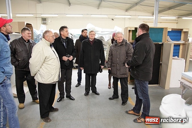 Zdjęcie w galerii na portalu naszraciborz.pl: Radni odwiedzili strefę na Ostrogu. Dowiedzieli się przy okazji, jakie zawody są w cenie wiadomości z regionu