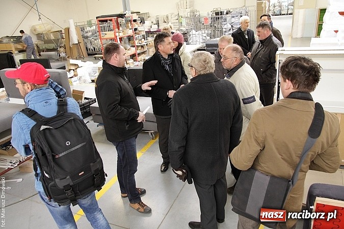 Zdjęcie w galerii na portalu naszraciborz.pl: Radni odwiedzili strefę na Ostrogu. Dowiedzieli się przy okazji, jakie zawody są w cenie wiadomości z regionu