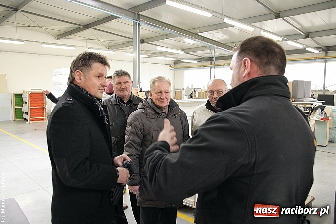 Zdjęcie w galerii na portalu naszraciborz.pl: Radni odwiedzili strefę na Ostrogu. Dowiedzieli się przy okazji, jakie zawody są w cenie wiadomości z regionu