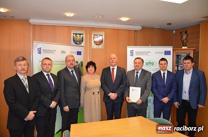Zdjęcie w galerii na portalu naszraciborz.pl: Wręczenie potwierdzeń dofinansowania beneficjentom z Porąbki, Tarnowskich G&oacute;r i Sosnowca wiadomości z regionu