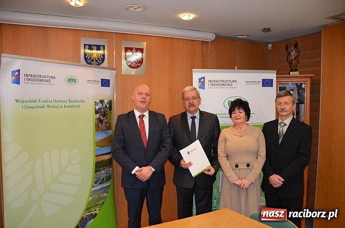 Zdjęcie w galerii na portalu naszraciborz.pl: Wręczenie potwierdzeń dofinansowania beneficjentom z Porąbki, Tarnowskich G&oacute;r i Sosnowca wiadomości z regionu