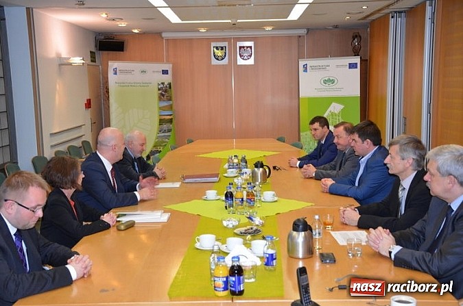 Zdjęcie w galerii na portalu naszraciborz.pl: Wręczenie potwierdzeń dofinansowania beneficjentom z Porąbki, Tarnowskich G&oacute;r i Sosnowca wiadomości z regionu