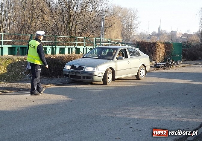 Zdjęcie w galerii na portalu naszraciborz.pl: Wjechała w motorower na pustej drodze wiadomości z regionu