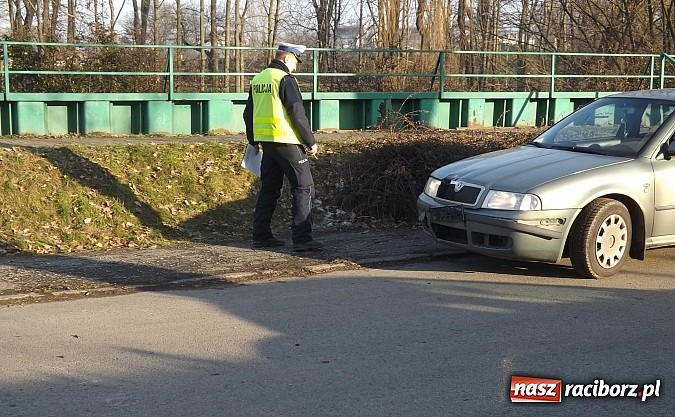 Zdjęcie w galerii na portalu naszraciborz.pl: Wjechała w motorower na pustej drodze wiadomości z regionu