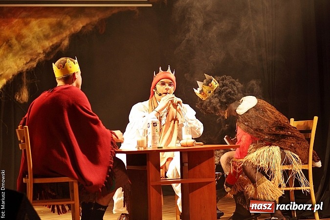 Zdjęcie w galerii na portalu naszraciborz.pl: Spóźnieni królowie na deskach MDK wiadomości z regionu