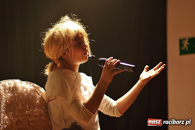 Zdjęcie w galerii na portalu naszraciborz.pl: Spóźnieni królowie na deskach MDK wiadomości z regionu