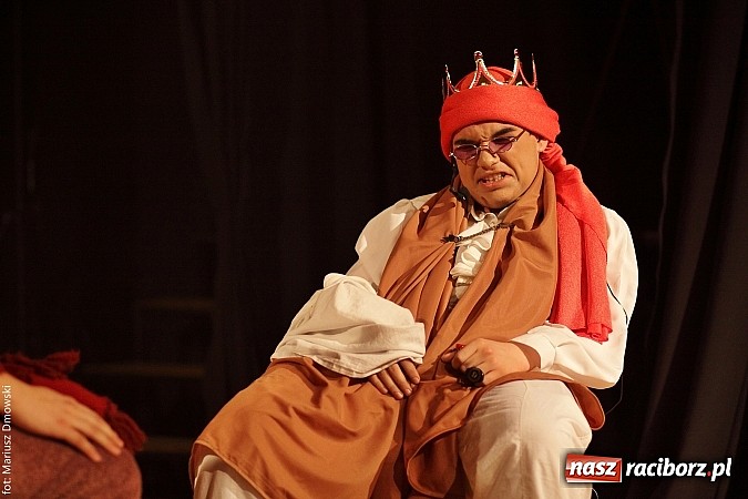 Zdjęcie w galerii na portalu naszraciborz.pl: Spóźnieni królowie na deskach MDK wiadomości z regionu