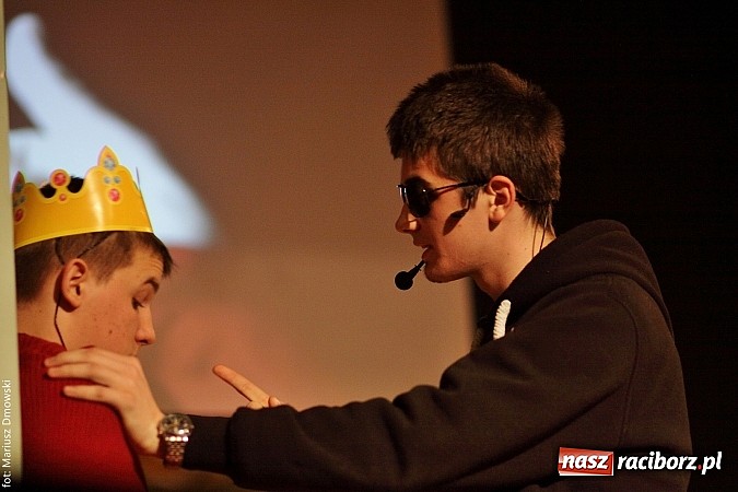 Zdjęcie w galerii na portalu naszraciborz.pl: Spóźnieni królowie na deskach MDK wiadomości z regionu