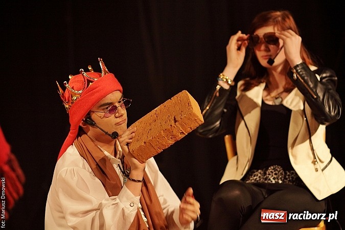 Zdjęcie w galerii na portalu naszraciborz.pl: Spóźnieni królowie na deskach MDK wiadomości z regionu