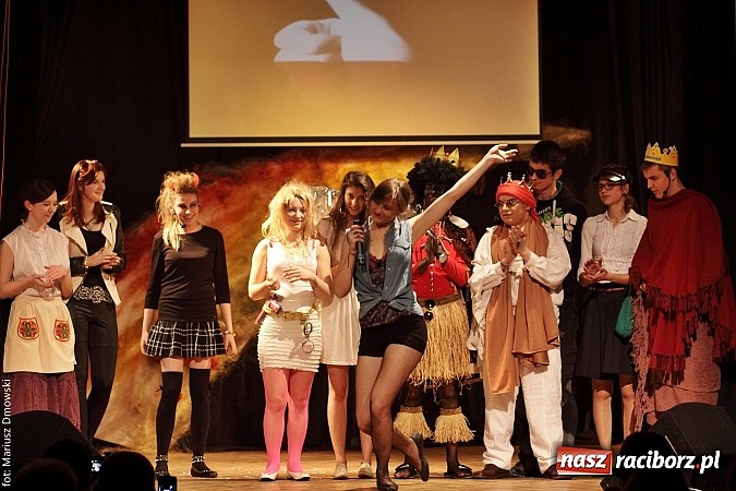 Zdjęcie w galerii na portalu naszraciborz.pl: Spóźnieni królowie na deskach MDK wiadomości z regionu