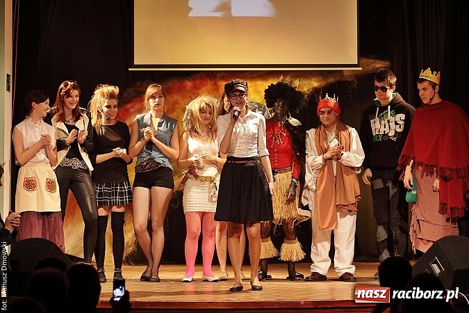 Zdjęcie w galerii na portalu naszraciborz.pl: Spóźnieni królowie na deskach MDK wiadomości z regionu